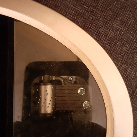 Music Box - Picture 4 of 8